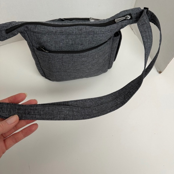 Lug Flutter Crossbody Purse Pockets Organizer Travel RFID Heathered Grey Black - Picture 9 of 15